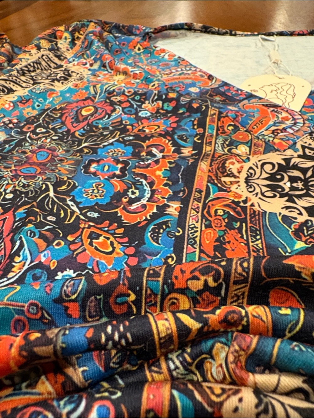 NWT, Vibrant Blue Paisley Print V-Neck Women’s Top, size L - Picture 3 of 5